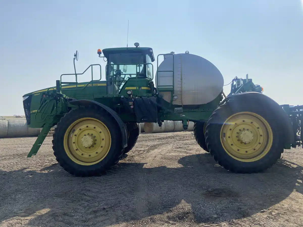 Gallery image 2 for Used 2012 John Deere 4940 Sprayer - Self Propelled