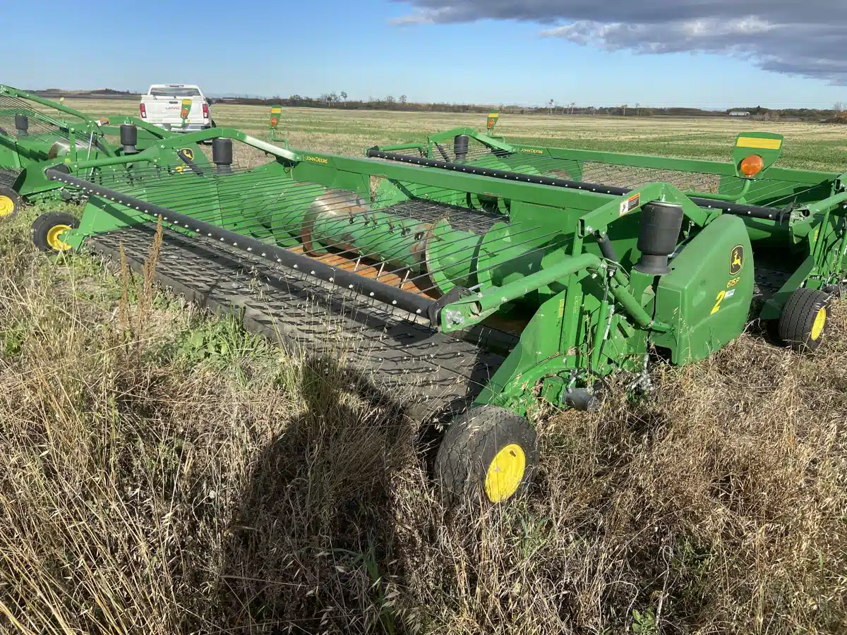 Gallery image 1 for Used 2019 John Deere 615P Header - Draper