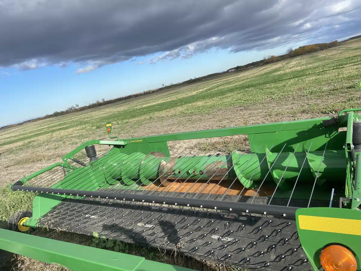 Gallery image 2 for Used 2019 John Deere 615P Header - Draper