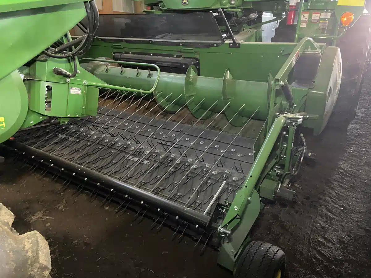 Gallery image 2 for Used 2019 John Deere 615P Header - Draper