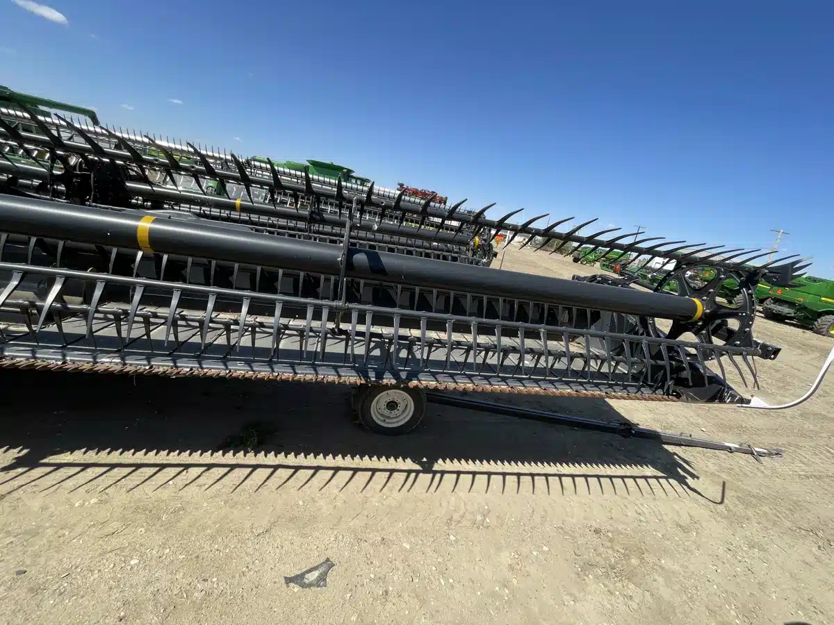 Gallery image 2 for Used 2016 MacDon FD75 Header - Flex Draper