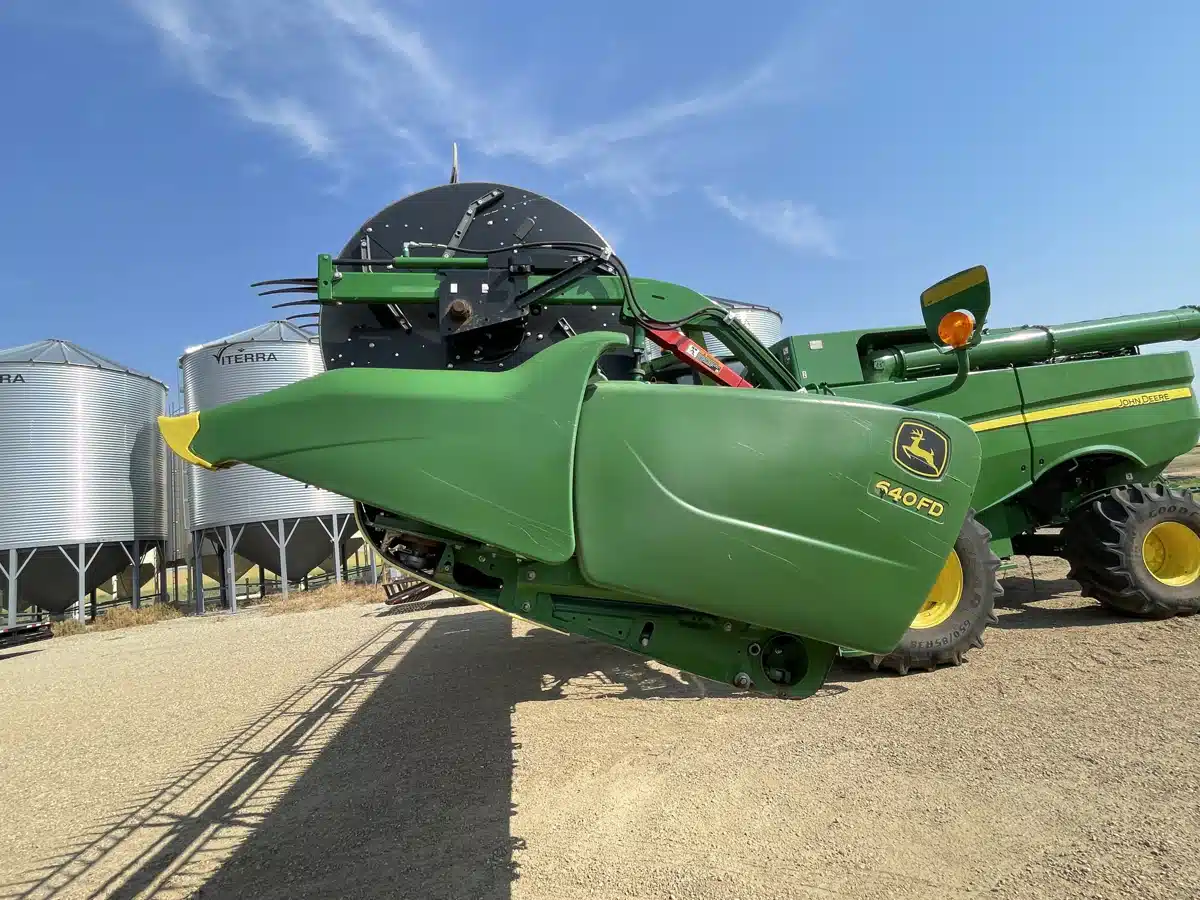Gallery image 1 for Used 2018 John Deere 640FD Header - Draper