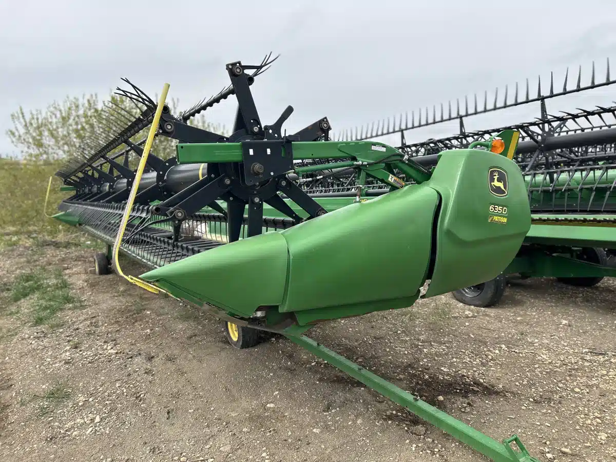 Gallery image 2 for Used 2012 John Deere 635D Header - Draper