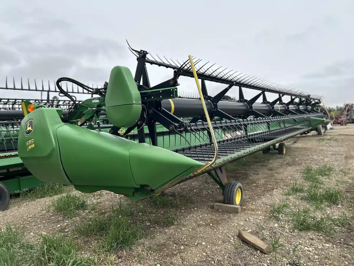 Gallery image 1 for Used 2012 John Deere 635D Header - Draper