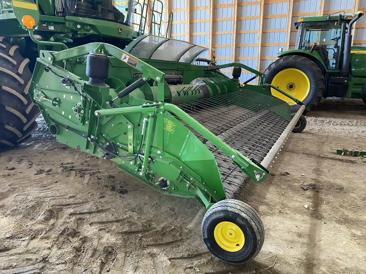 Gallery image 2 for Used 2017 John Deere 615P Header - Draper