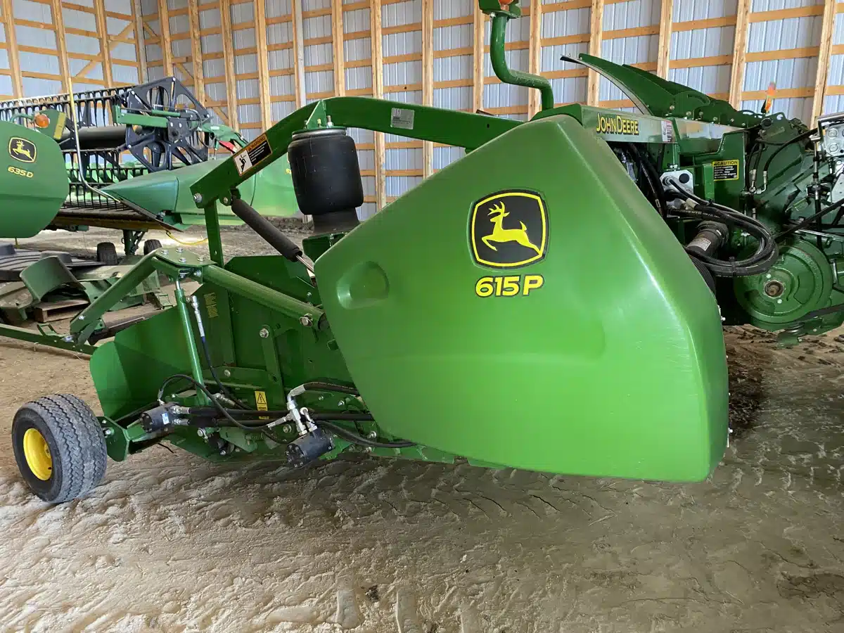 Gallery image 1 for Used 2017 John Deere 615P Header - Draper