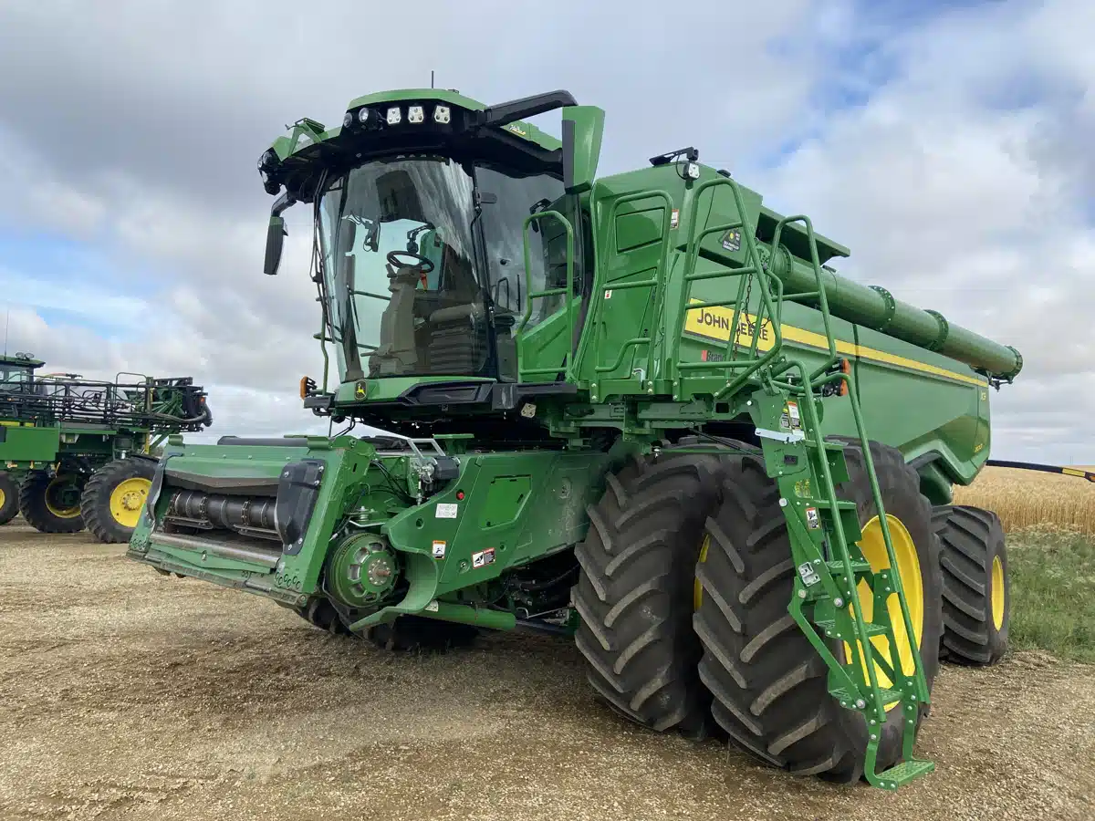 Gallery image 1 for Used 2022 John Deere X9 1100 Combine
