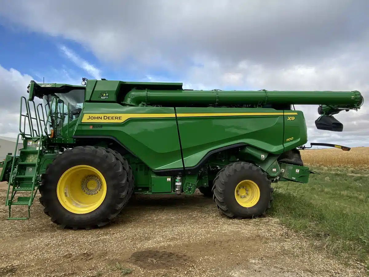Gallery image 2 for Used 2022 John Deere X9 1100 Combine