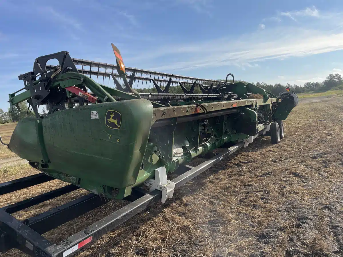 Gallery image 2 for Used 2015 John Deere 640FD Header - Draper