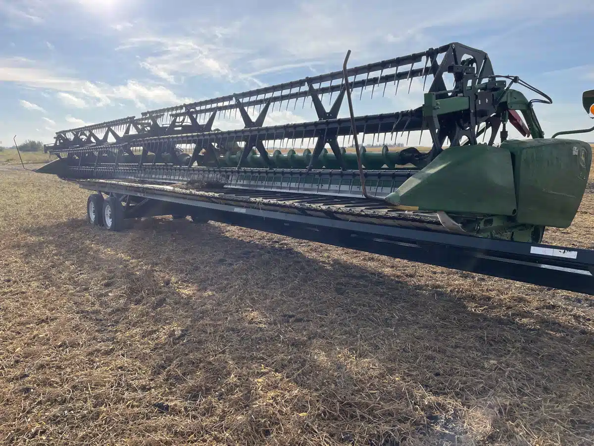 Gallery image 1 for Used 2015 John Deere 640FD Header - Draper