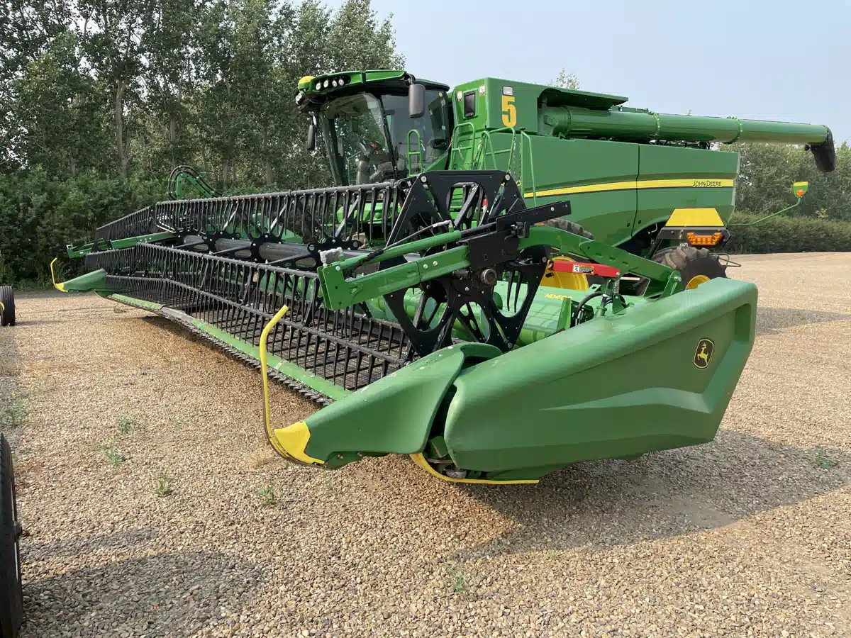 Gallery image 2 for Used 2021 John Deere HD40R Header - Draper