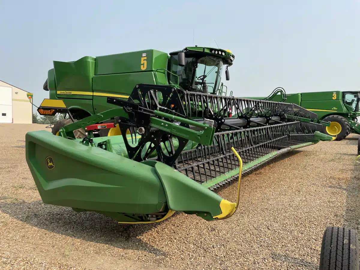Gallery image 1 for Used 2021 John Deere HD40R Header - Draper