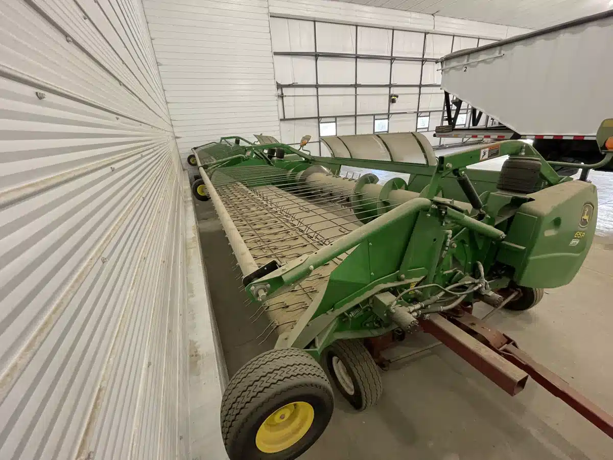 Gallery image 1 for Used 2013 John Deere 615P Header - Pickup
