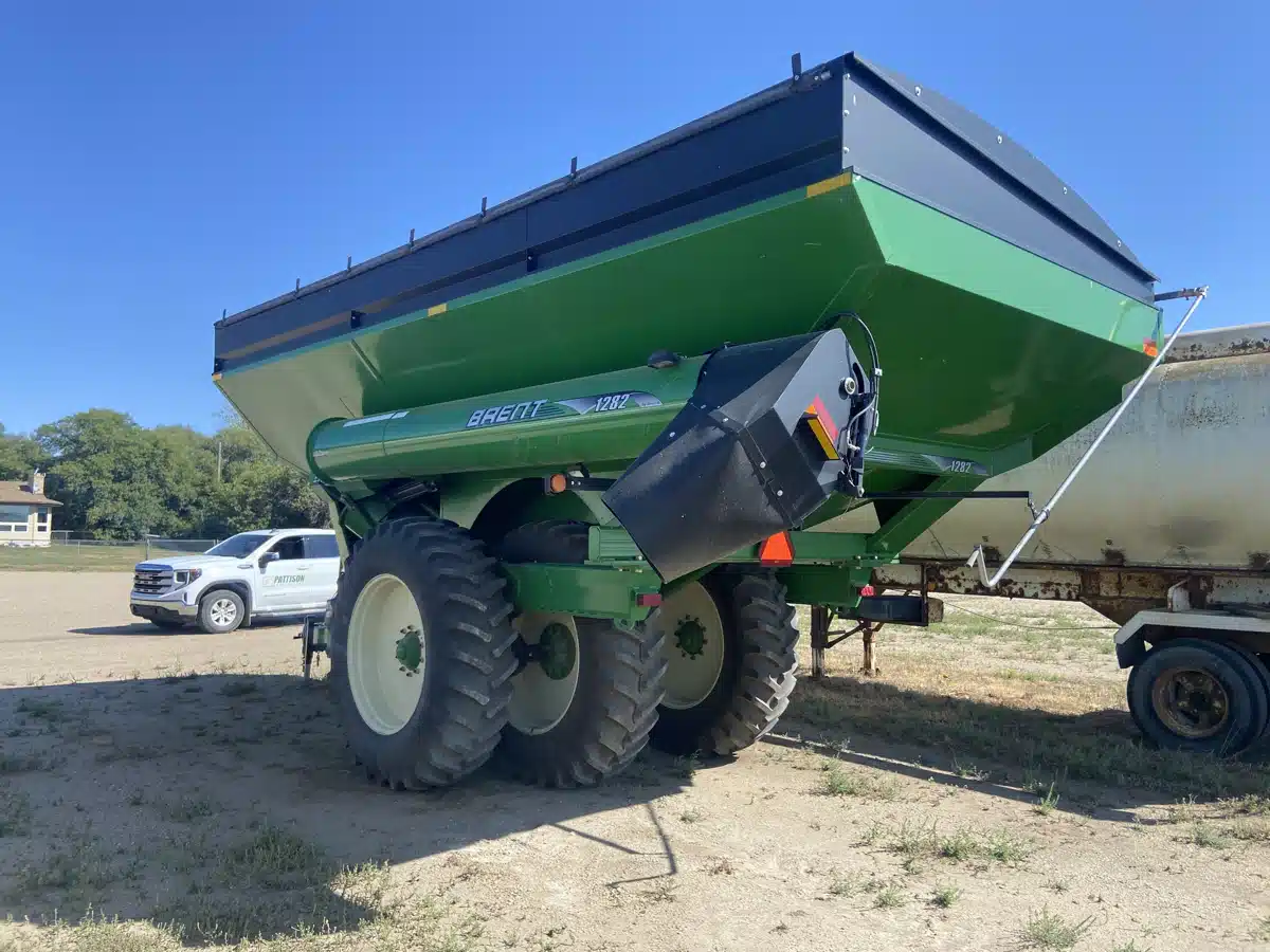 Gallery image 2 for Used 2012 Brent 1282 Grain Cart
