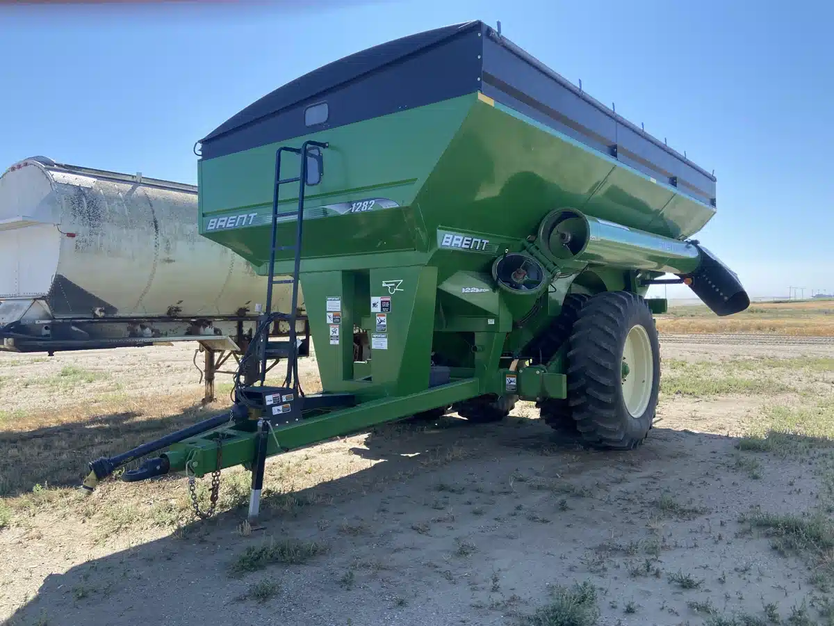 Gallery image 1 for Used 2012 Brent 1282 Grain Cart