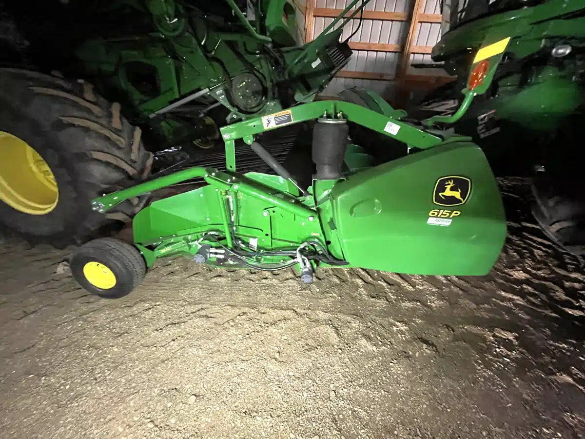 Gallery image 2 for Used 2019 John Deere 615P Header - Draper