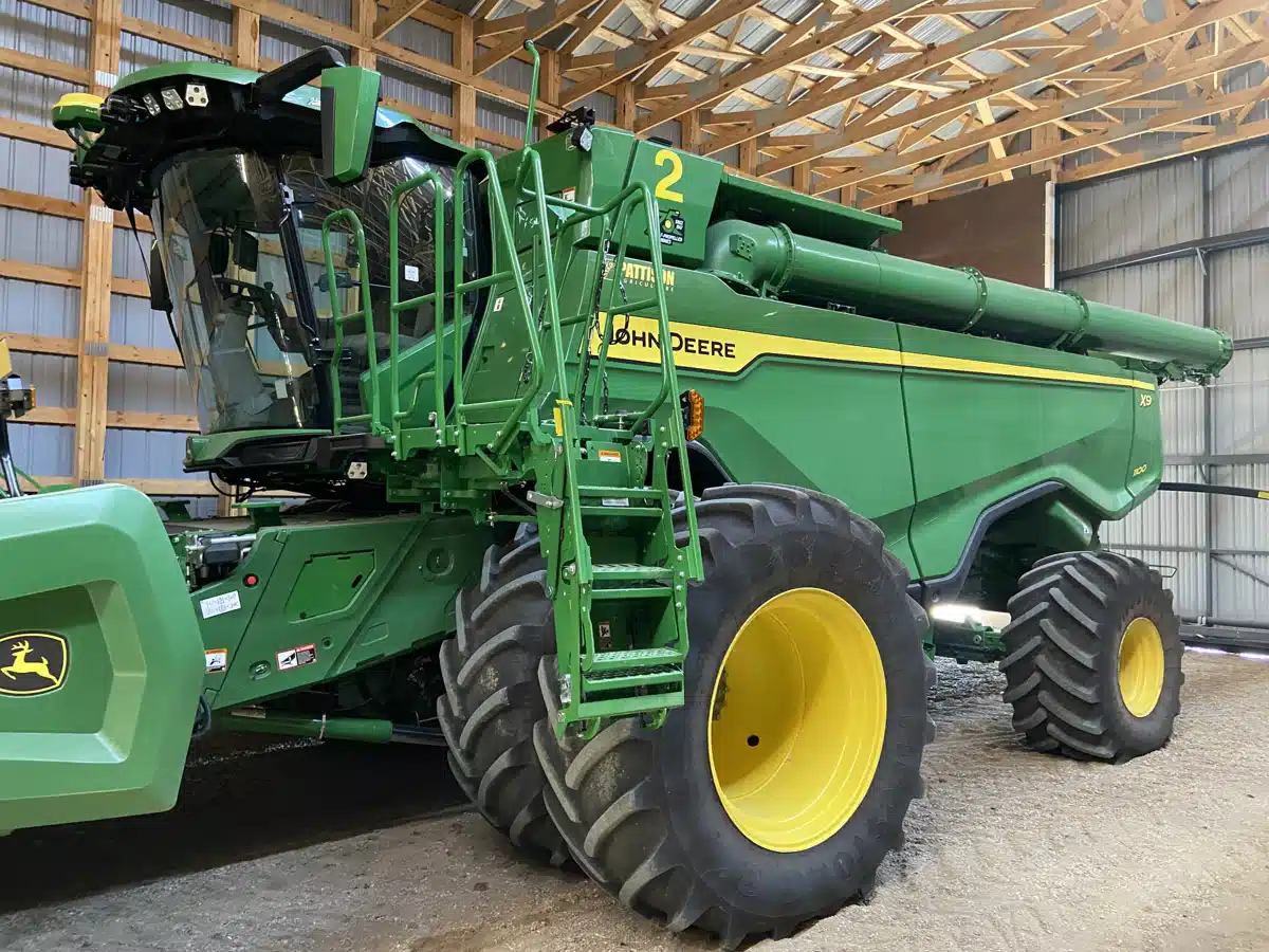 Gallery image 1 for Used 2022 John Deere X9 1100 Combine