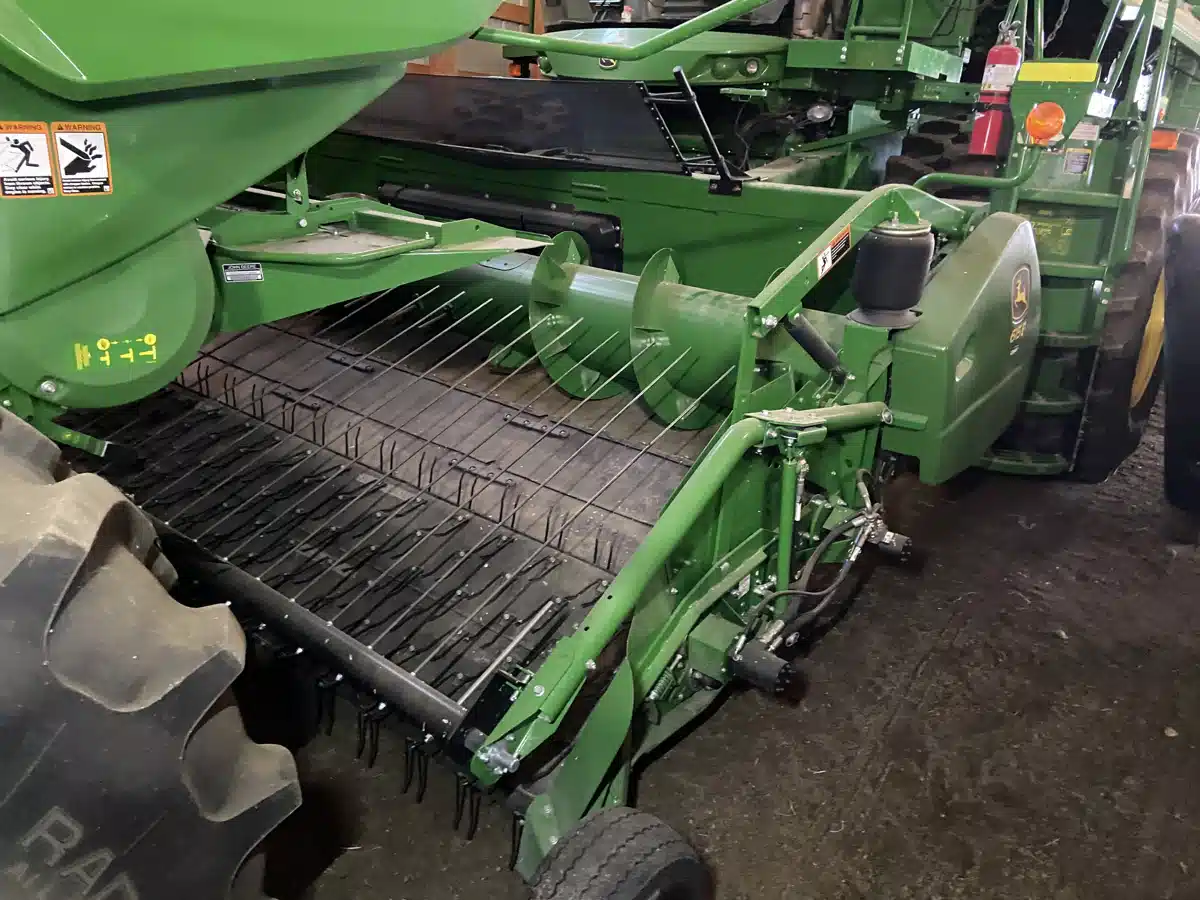 Gallery image 2 for Used 2019 John Deere 615P Header - Draper