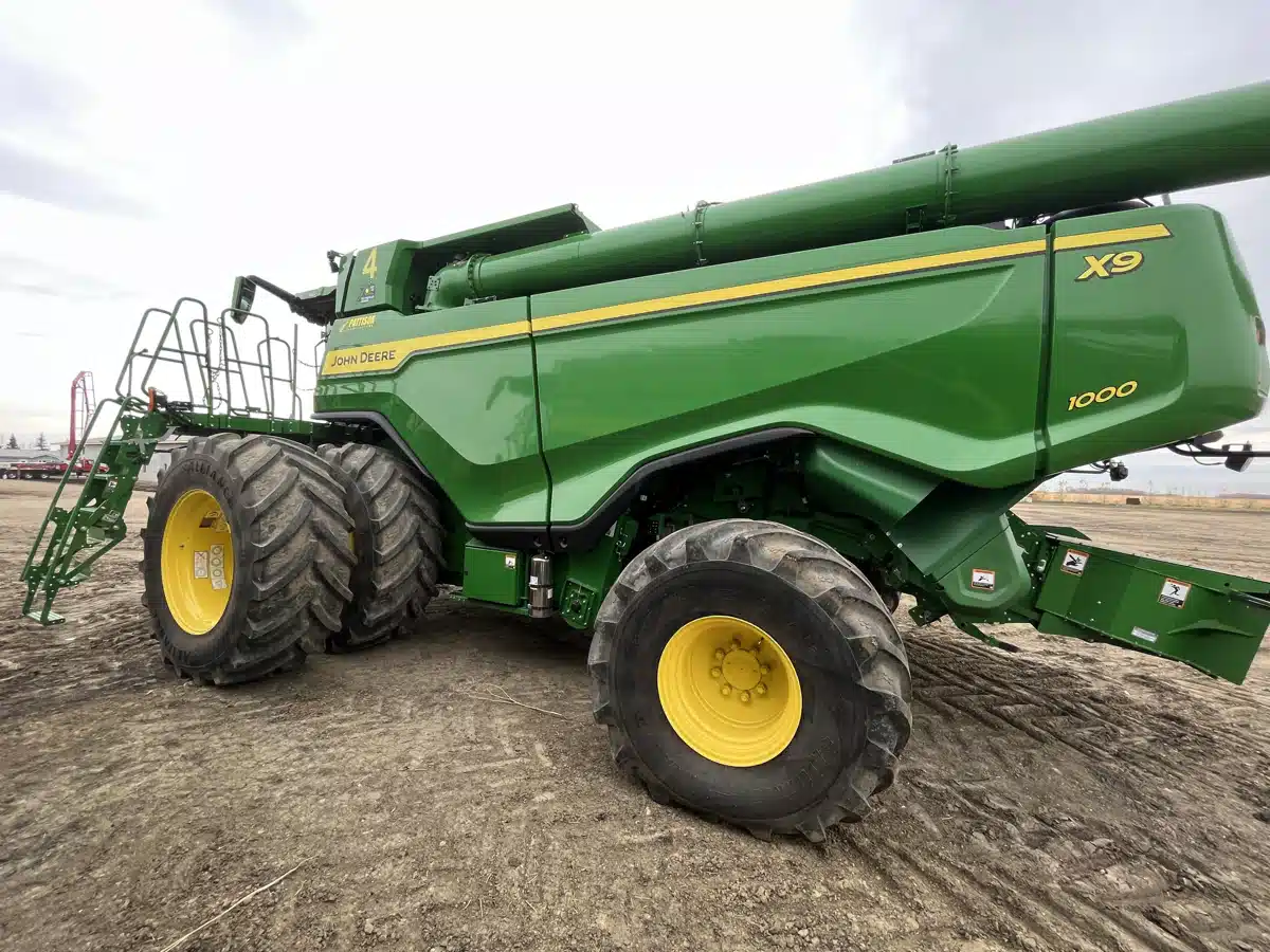Gallery image 2 for Used 2022 John Deere X9 1000 Combine