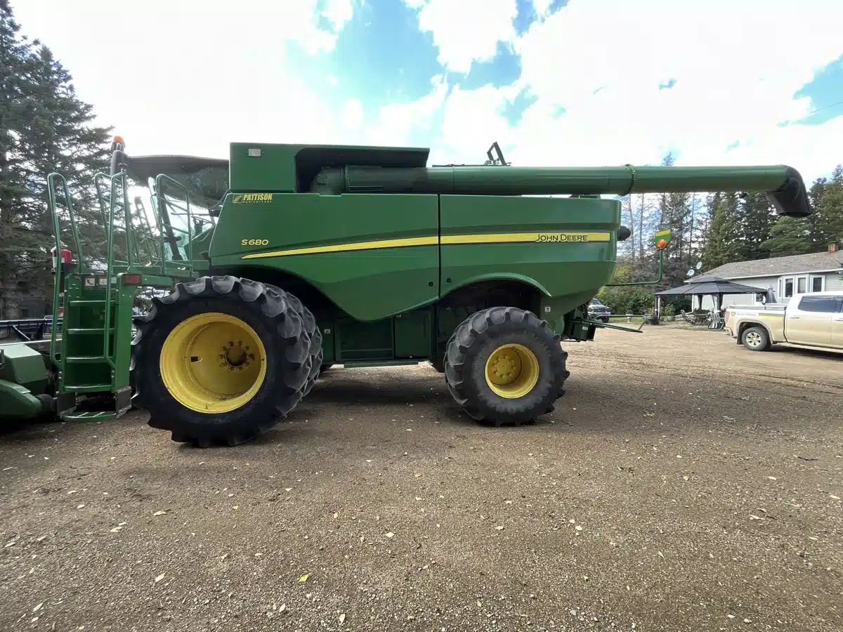 Gallery image 2 for Used 2012 John Deere S680 Combine