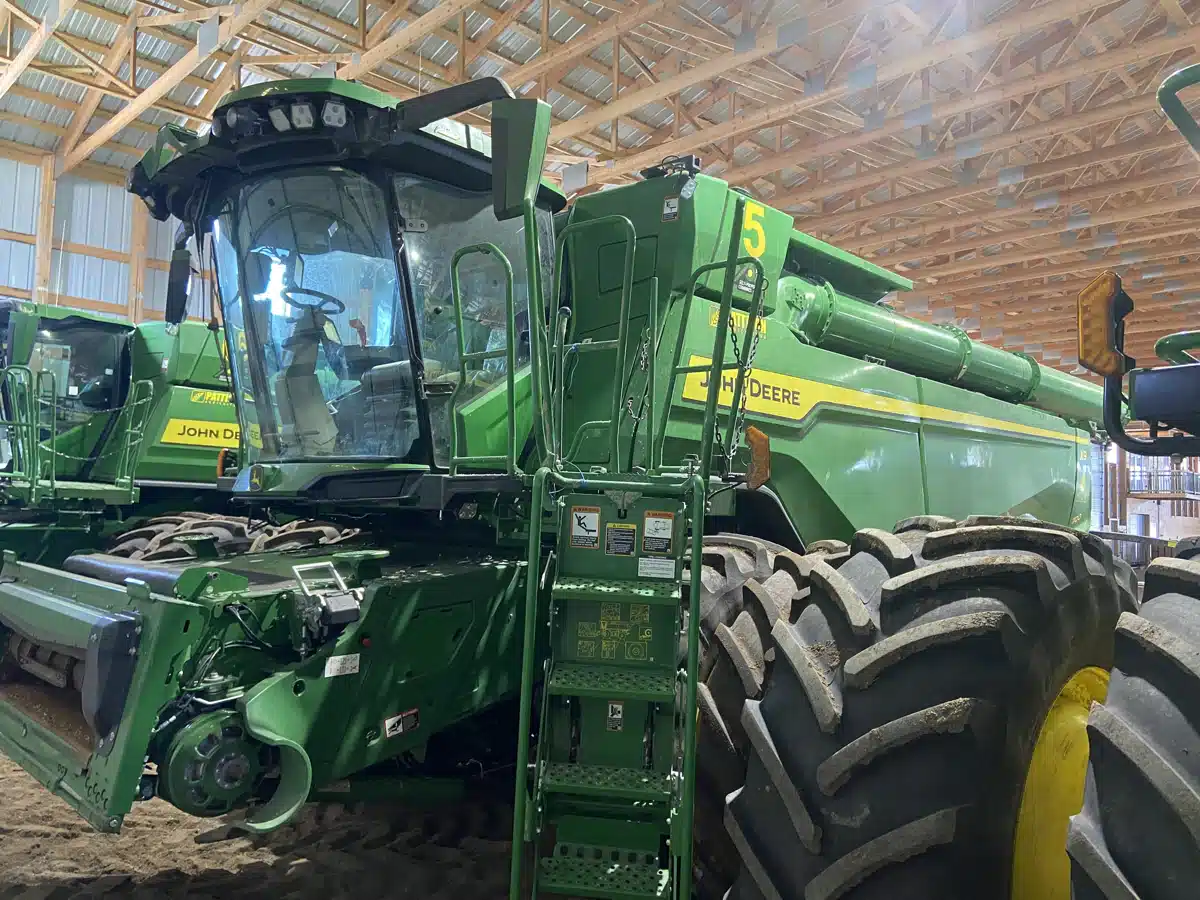 Gallery image 1 for Used 2022 John Deere X9 1100 Combine