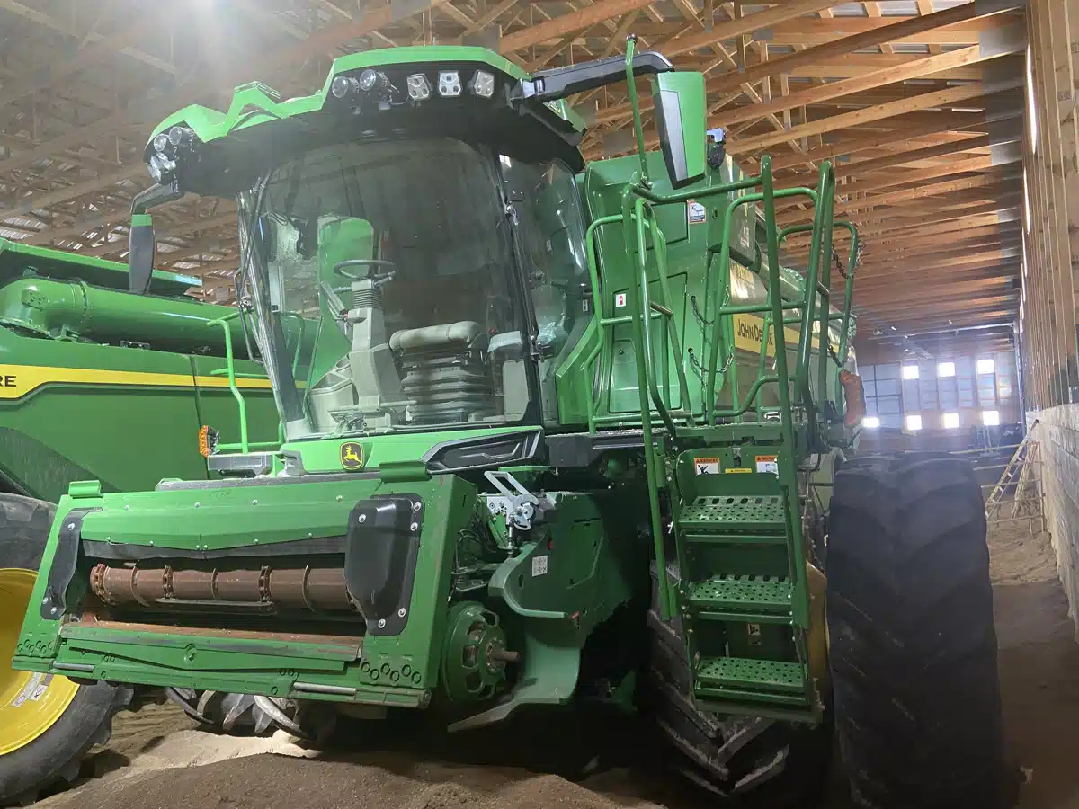 Gallery image 1 for Used 2022 John Deere X9 1100 Combine