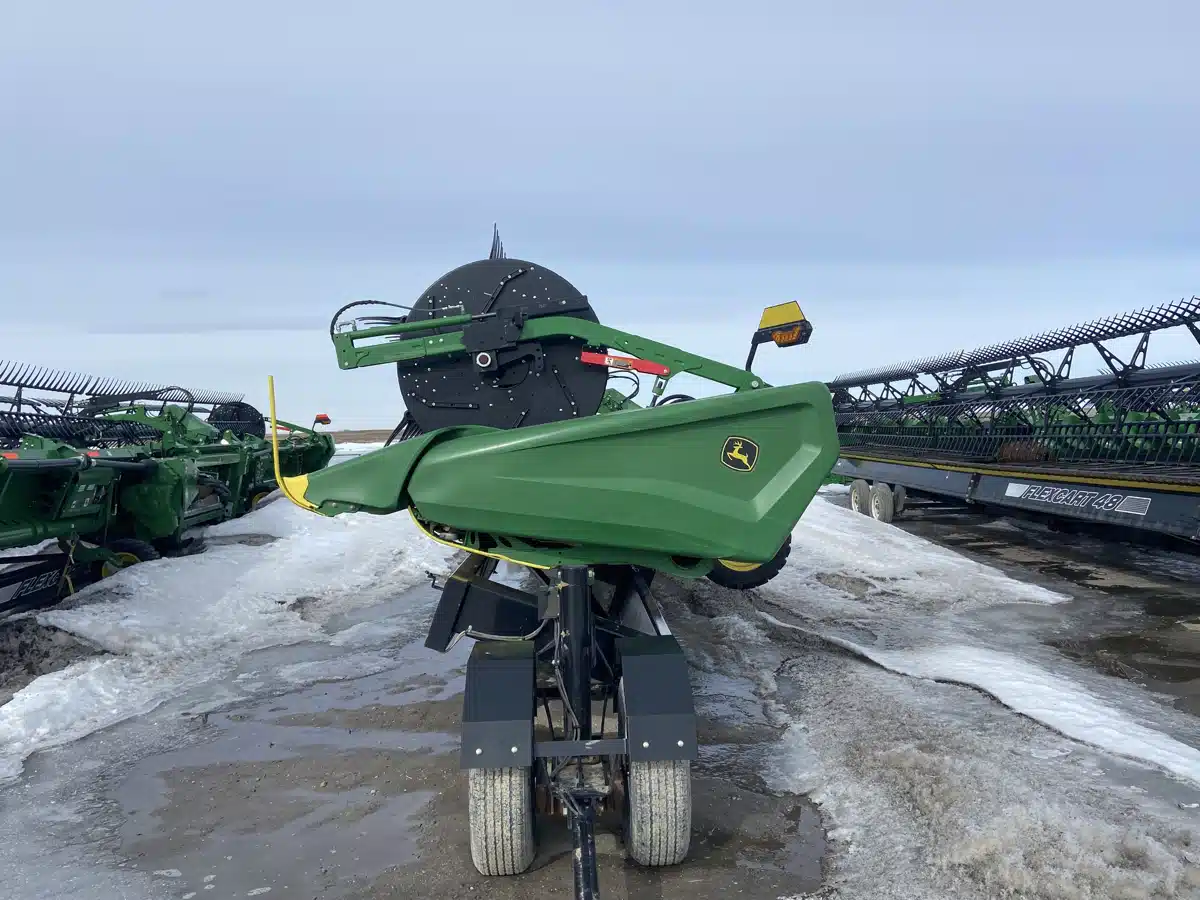 Gallery image 2 for Used 2022 John Deere HD50R Header - Draper