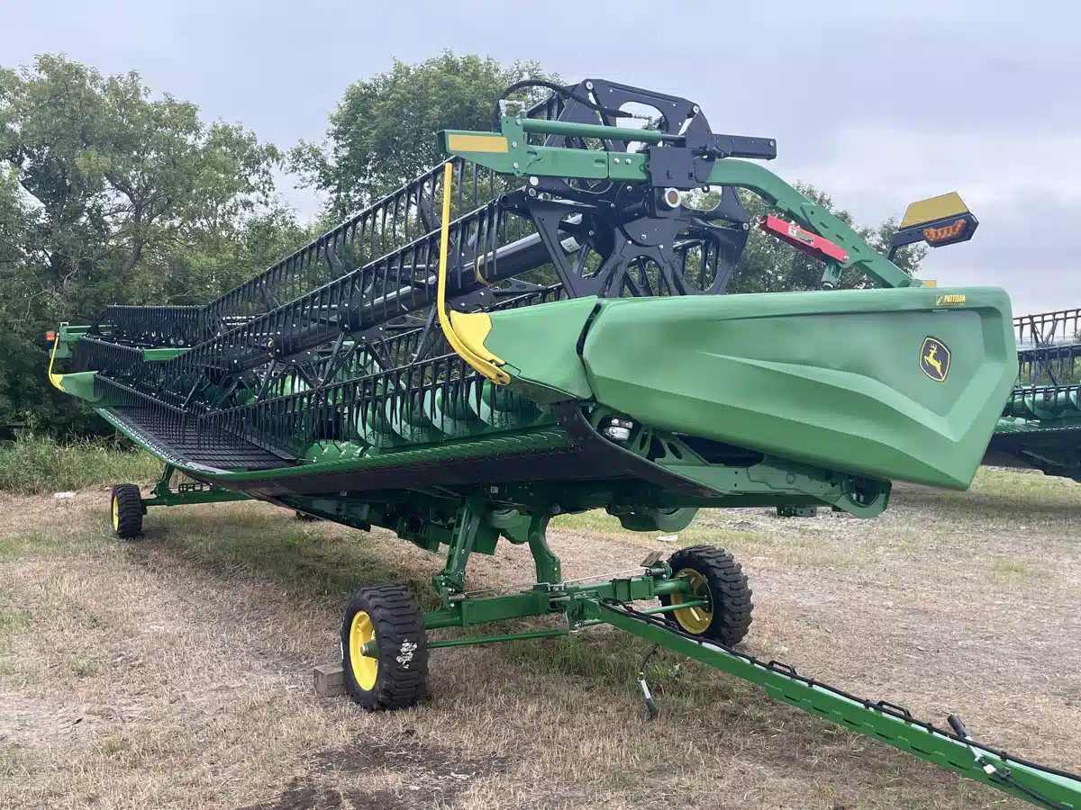 Gallery image 1 for Used 2024 John Deere HD40R Header - Draper