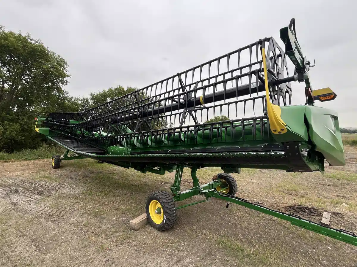 Gallery image 1 for Used 2024 John Deere HD40R Header - Draper