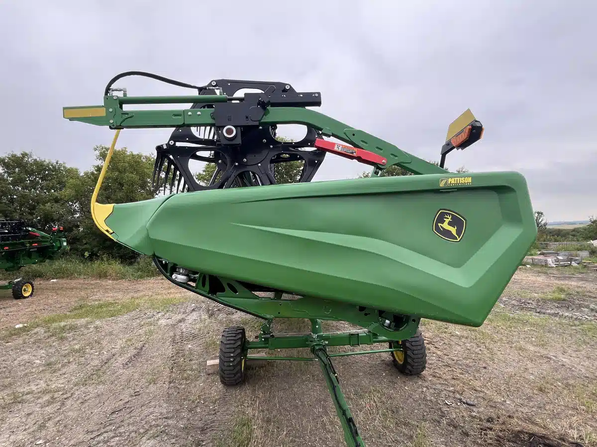 Gallery image 2 for Used 2024 John Deere HD40R Header - Draper