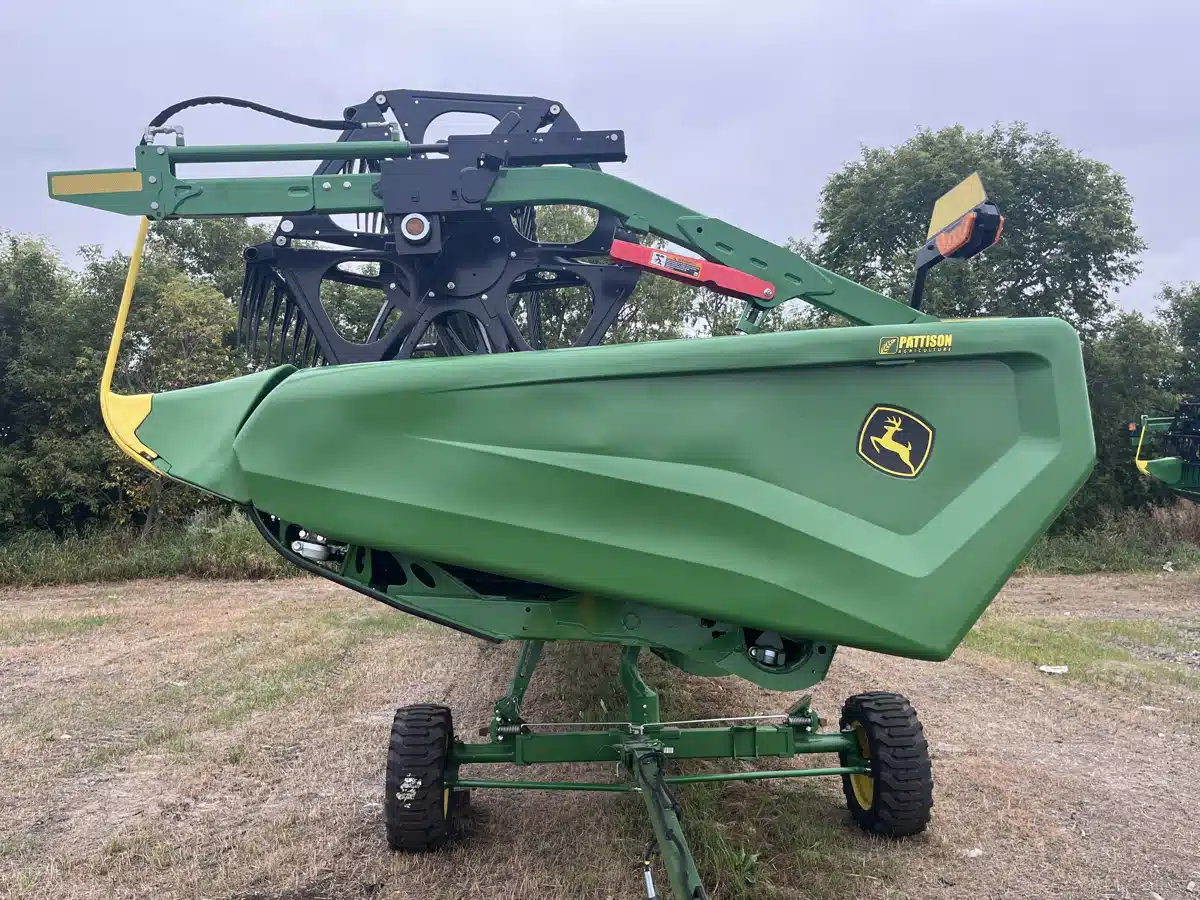 Gallery image 2 for Used 2024 John Deere HD40R Header - Draper