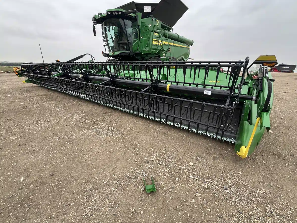 Gallery image 1 for 2024 John Deere HD40R Header - Draper