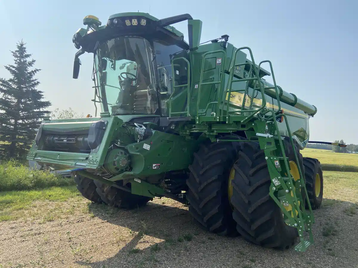Gallery image 1 for Used 2022 John Deere X9 1100 Combine