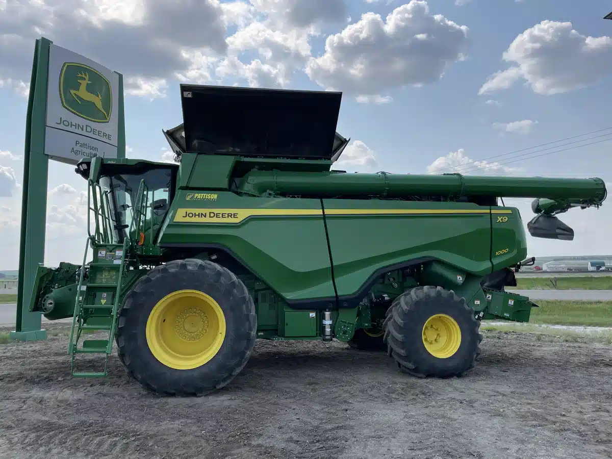 Gallery image 2 for 2023 John Deere X9 1000 Combine