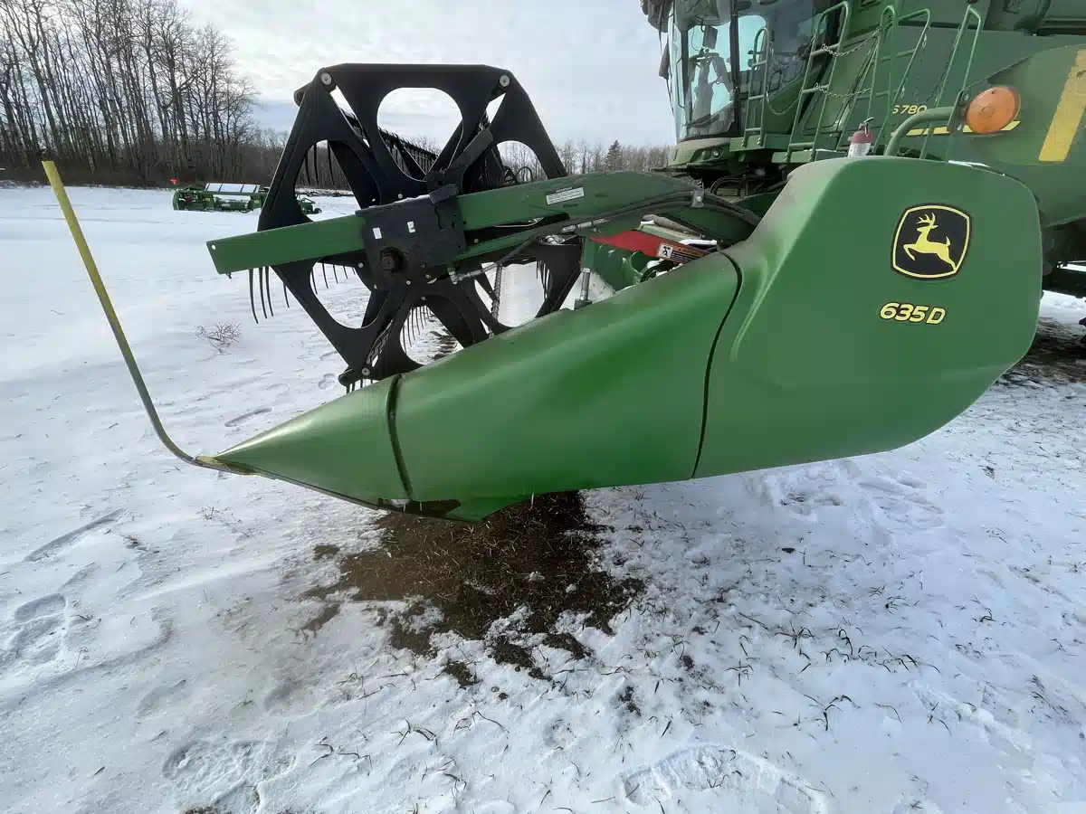 Gallery image 2 for Used 2015 John Deere 635D Header - Draper