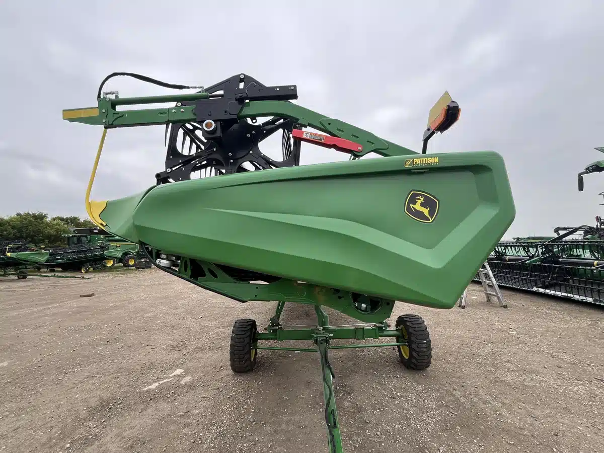 Gallery image 2 for Used 2024 John Deere HD40R Header - Draper