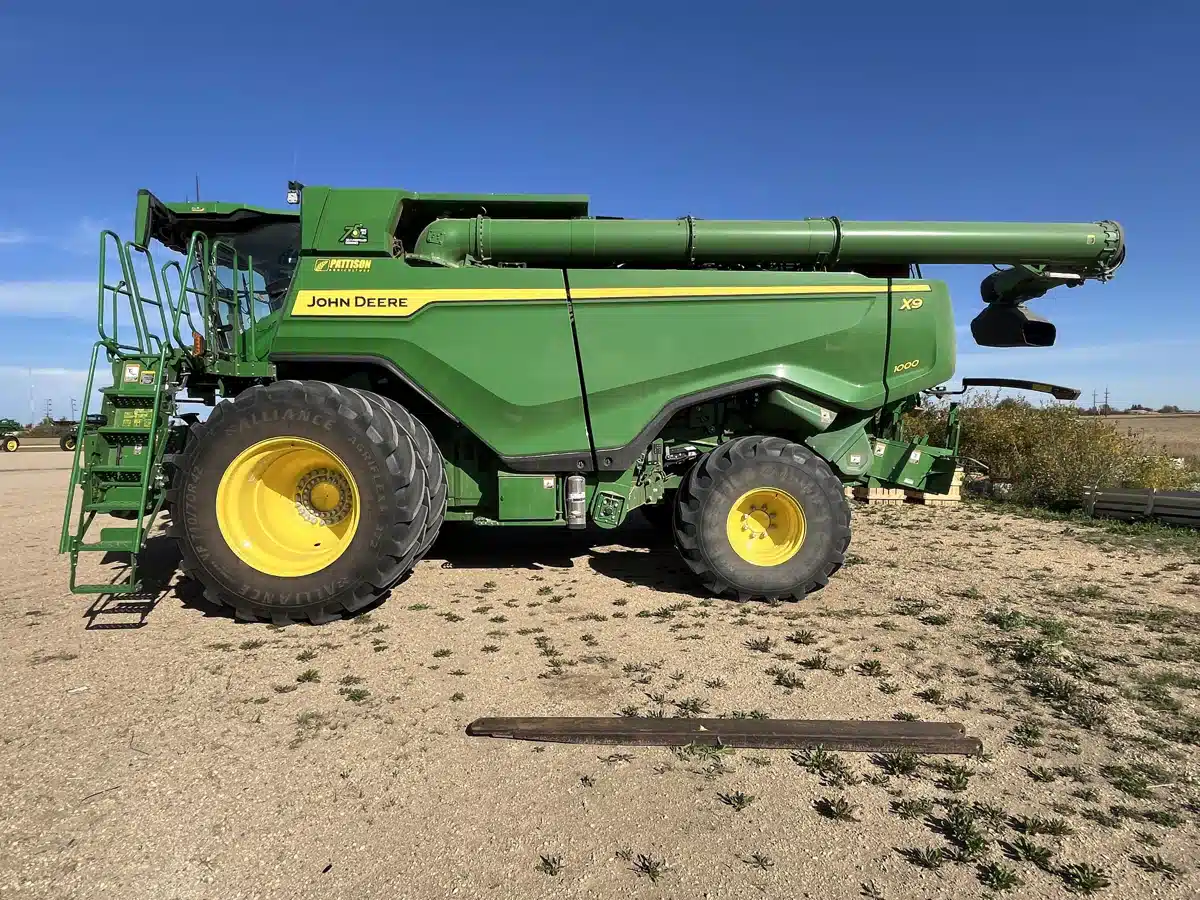 Gallery image 2 for Used 2022 John Deere X9 1000 Combine