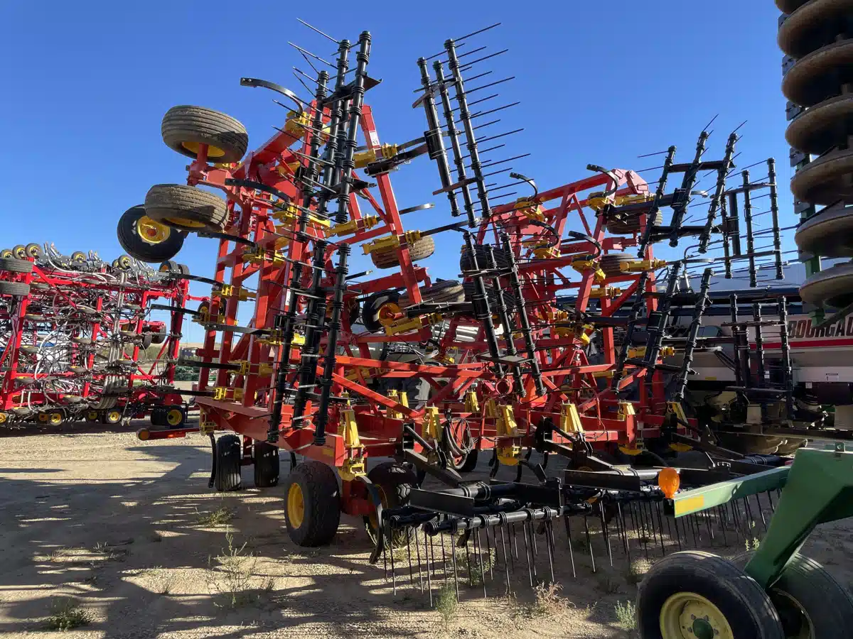Gallery image 2 for Used 2017 Bourgault 9500 Chisel Plow
