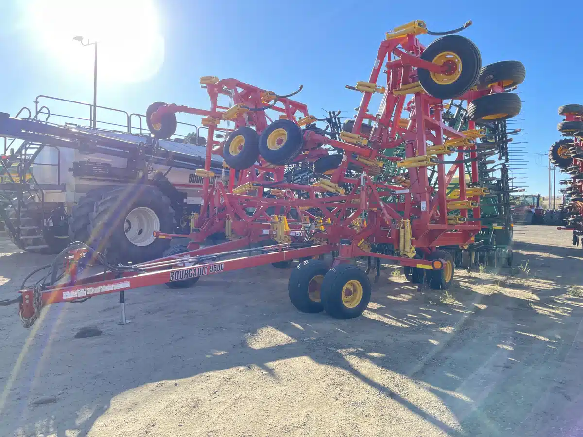Gallery image 1 for Used 2017 Bourgault 9500 Chisel Plow