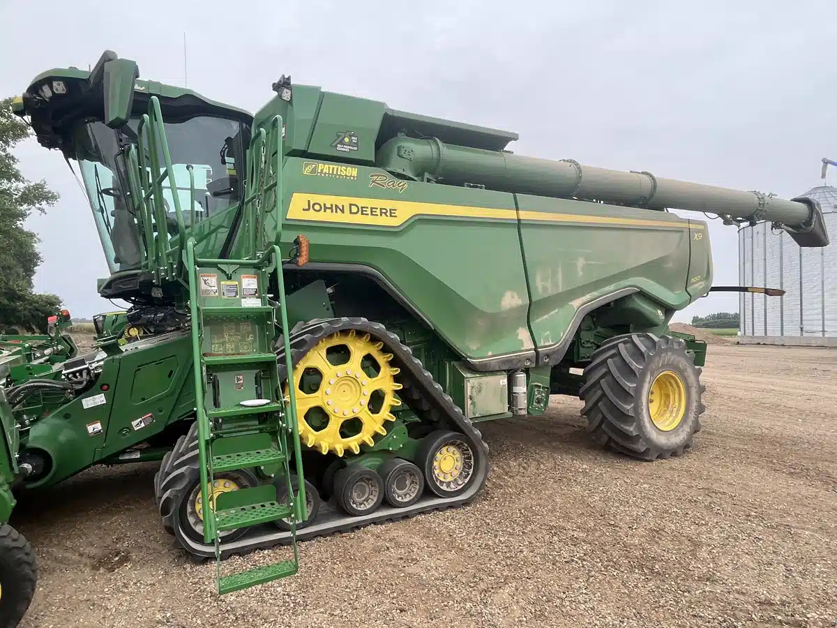 Gallery image 1 for Used 2022 John Deere X9 1100 Combine