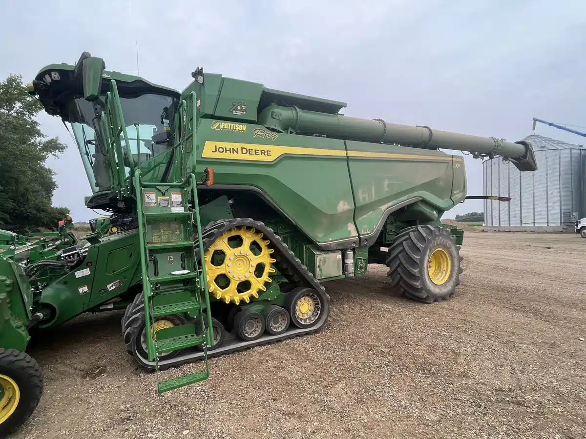 Gallery image 2 for Used 2022 John Deere X9 1100 Combine