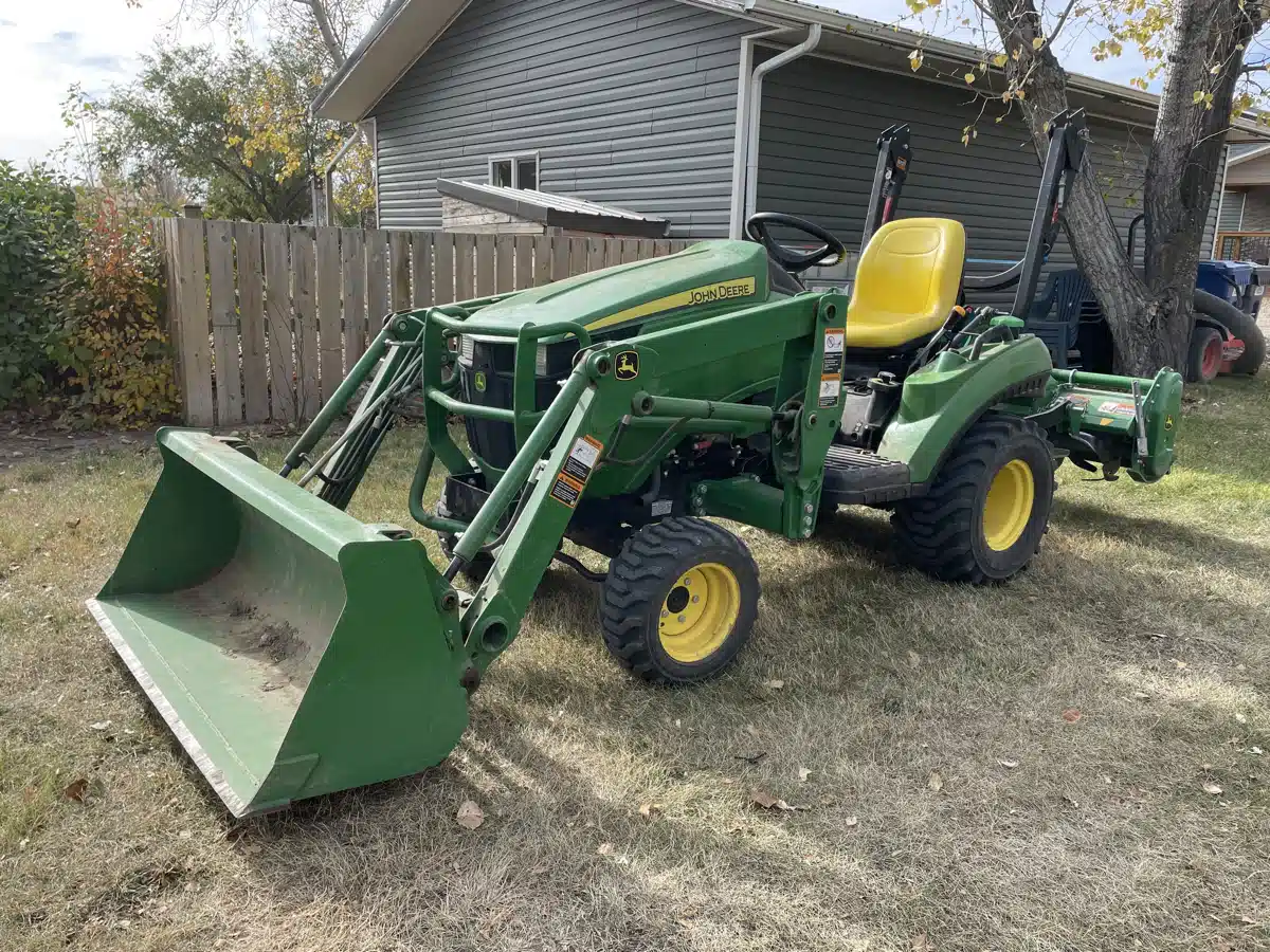 Gallery image 2 for 2015 John Deere 1023E Tractor