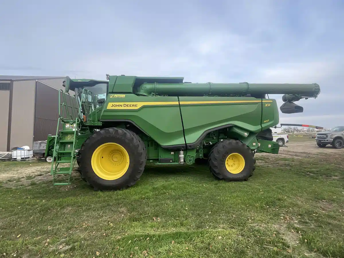 Gallery image 2 for Used 2023 John Deere X9 1100 Combine