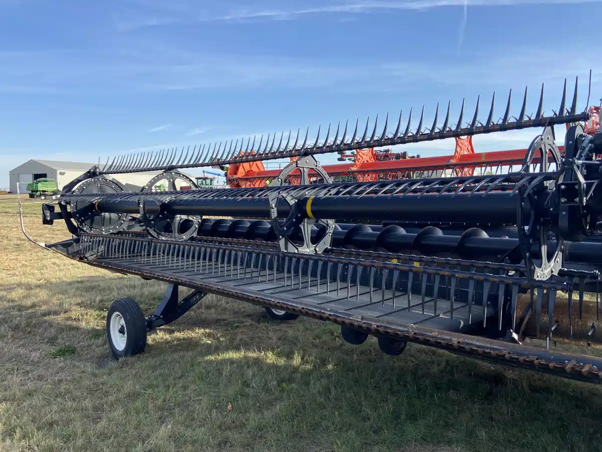 Gallery image 2 for Used 2019 MacDon FD75 Header - Flex Draper