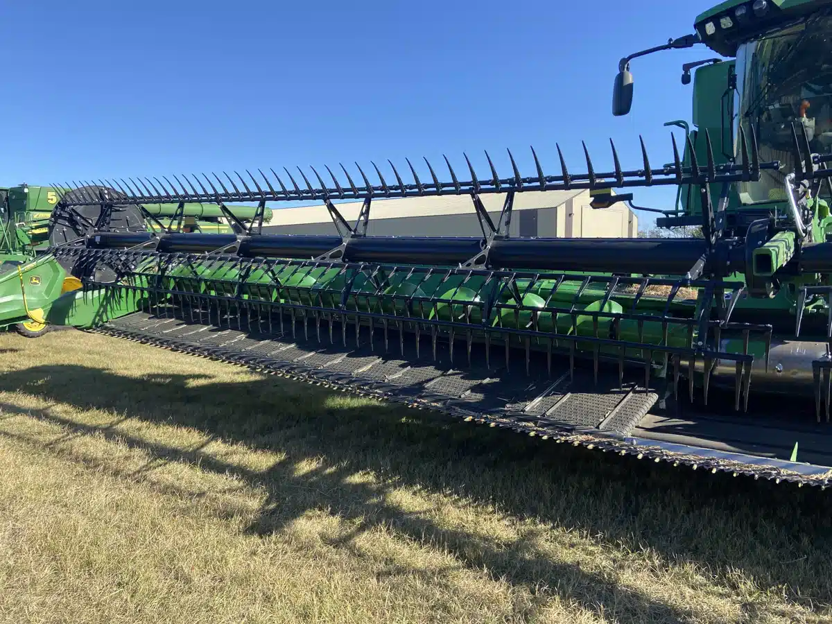 Gallery image 2 for Used 2024 John Deere HD50R Header - Draper