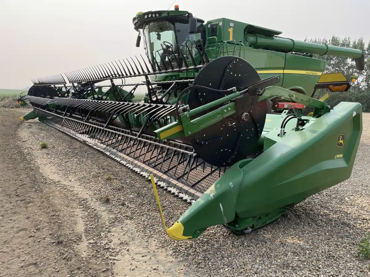Gallery image 2 for Used 2022 John Deere HD40F Header - Draper