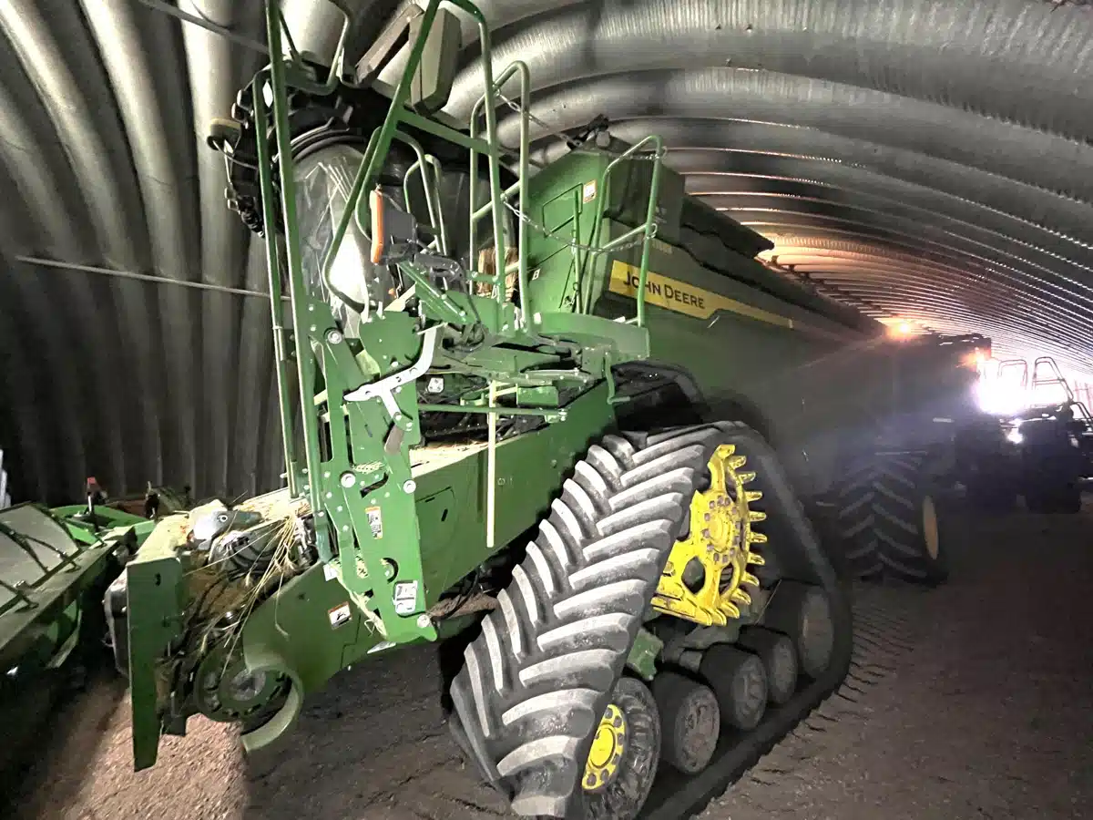 Gallery image 1 for Used 2022 John Deere X9 1100 Combine