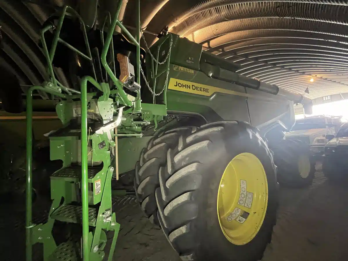 Gallery image 1 for Used 2022 John Deere X9 1100 Combine