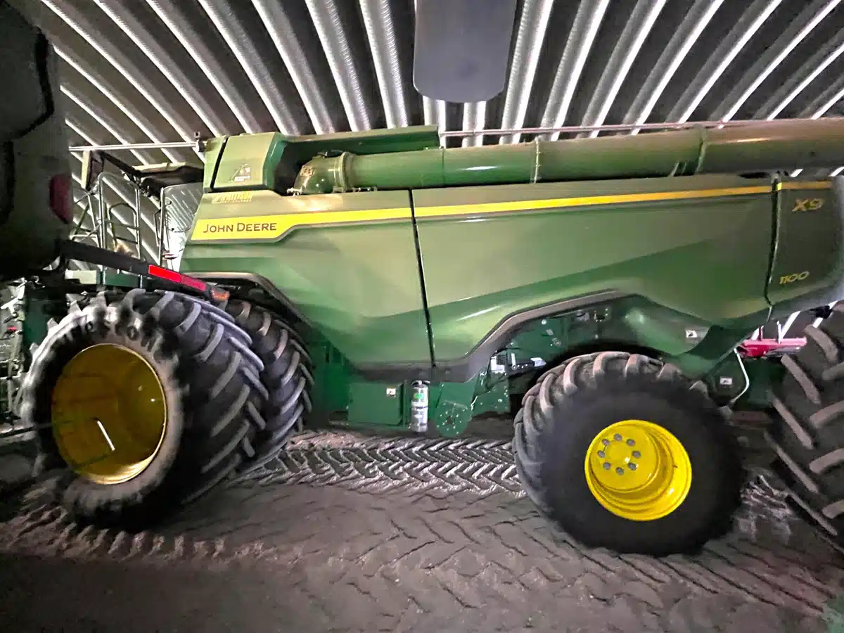 Gallery image 2 for Used 2022 John Deere X9 1100 Combine