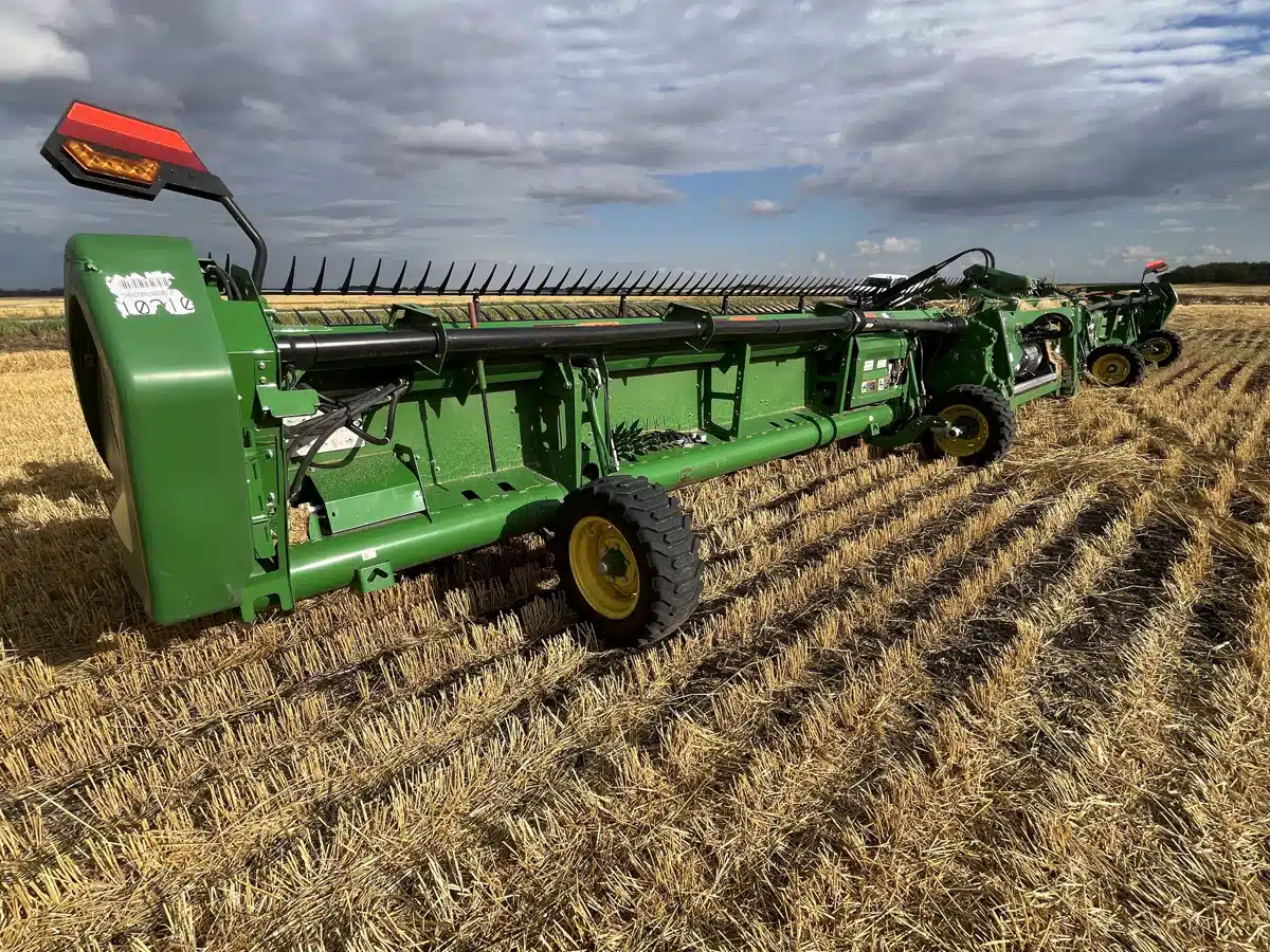 Gallery image 2 for Used 2022 John Deere HD50R Header - Draper